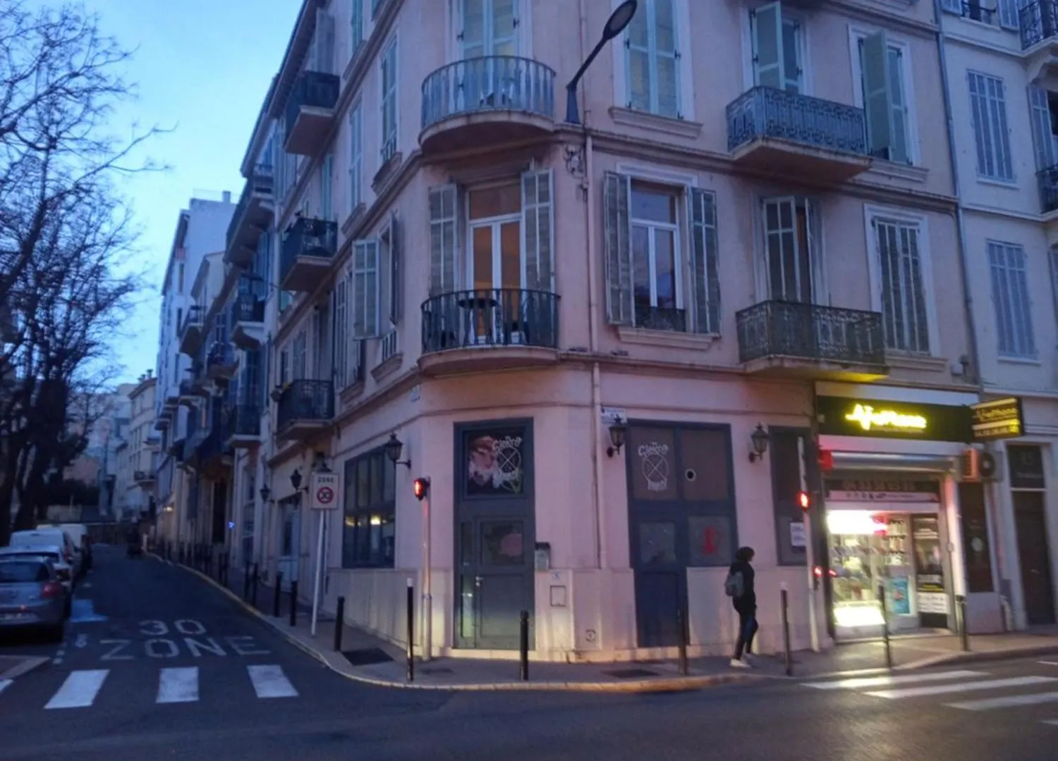 Prado Republique Apartment Cannes Homestay